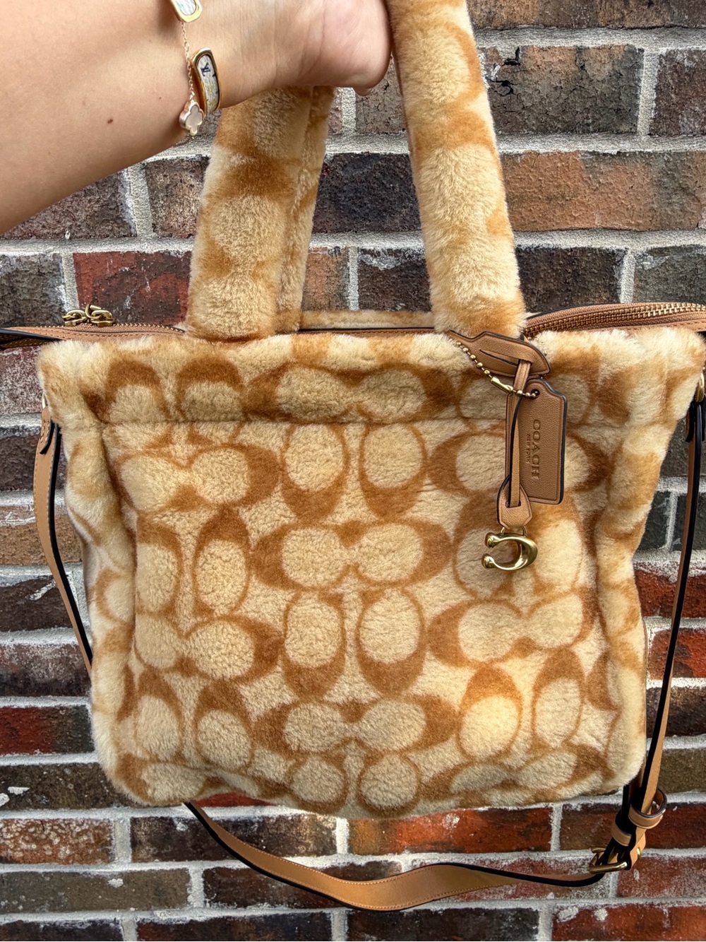 Coach Tote 28 Signature Shearling CC442 Tan Cream Faux Fur Bag Pristine Unused - Picture 7 of 16